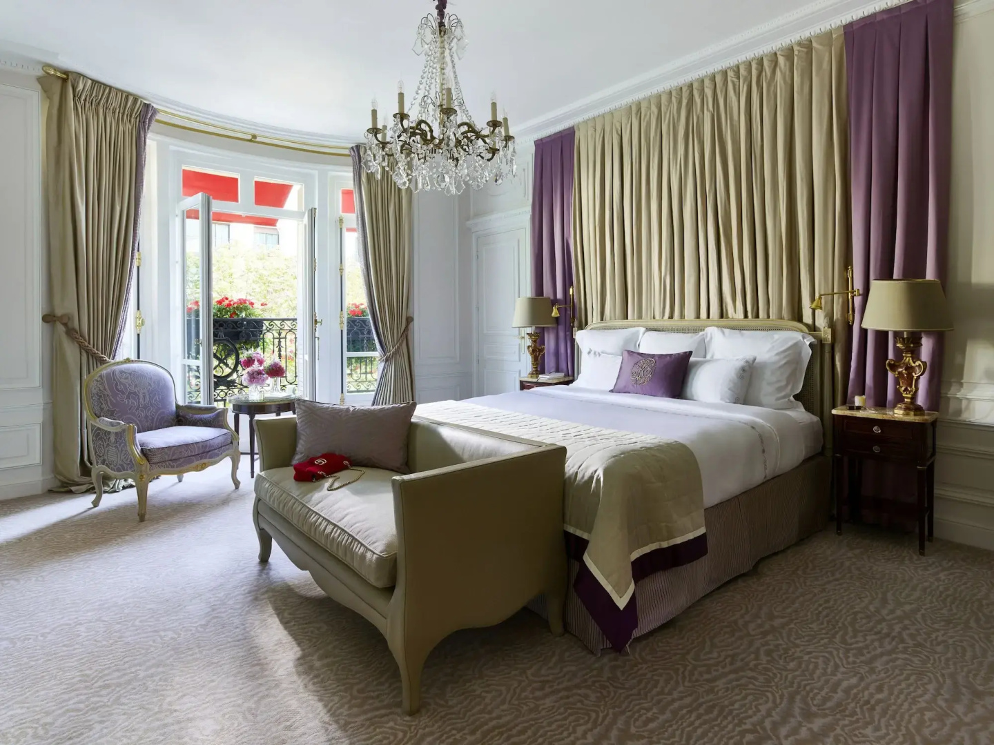 Отель Plaza Athenee