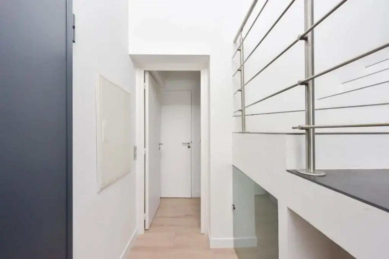 RARE Contemporary Villa with Swimming Pool & Jacuzzi 10 Minutes from