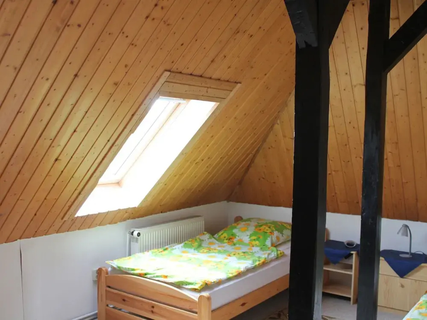 Schone Zweizimmer-ferienwohnung mit Pool im Garten