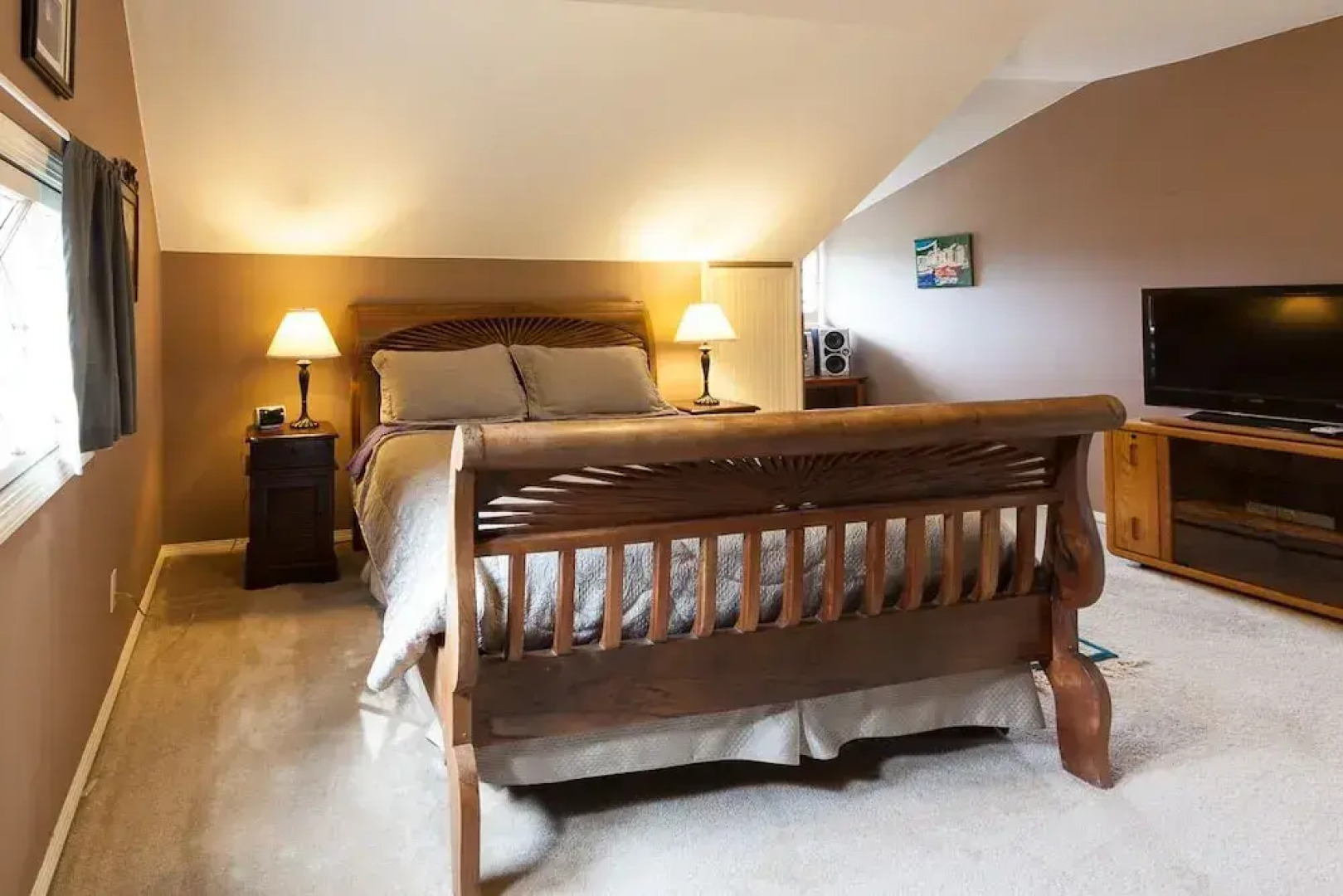 Daisy's Place 3 Bedroom Home by RedAwning