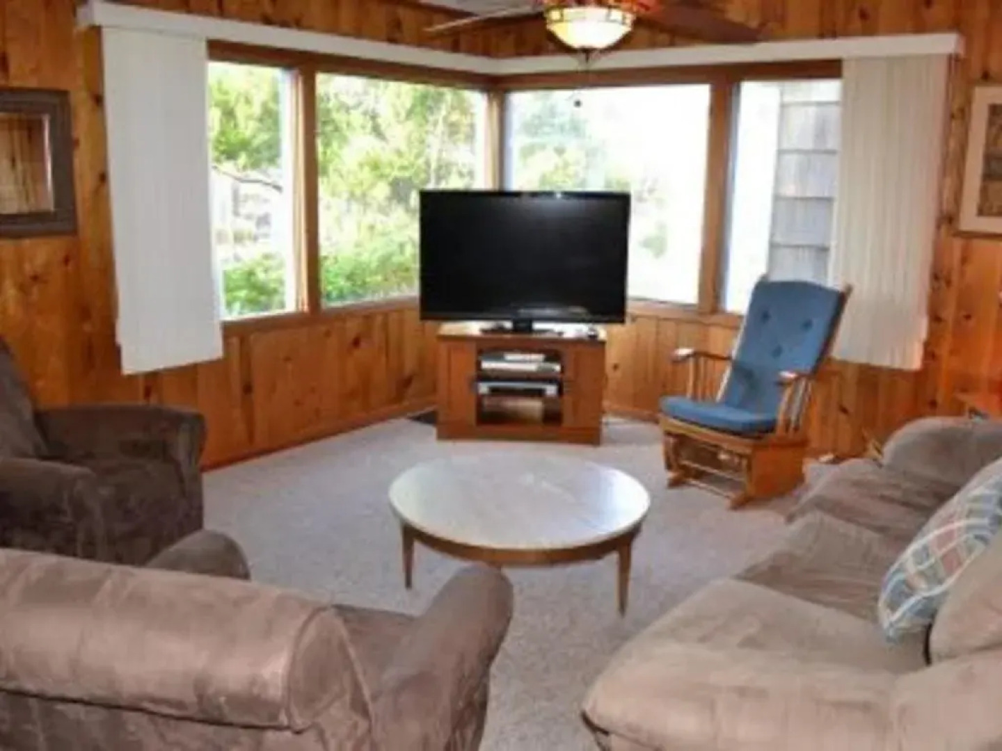 Steve's Getaway 4 Br home by RedAwning