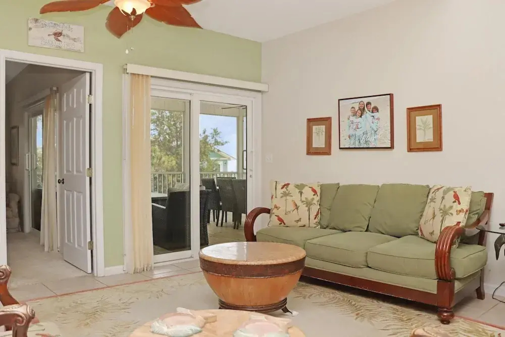 Yellow Bird Apartment