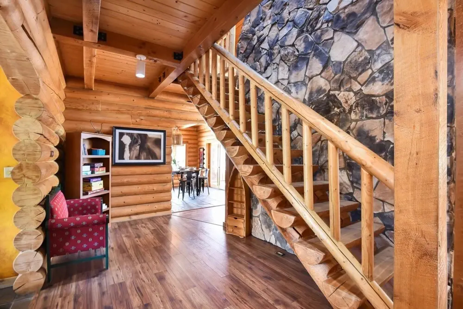 FlagRanch - 4 Br cabin by RedAwning