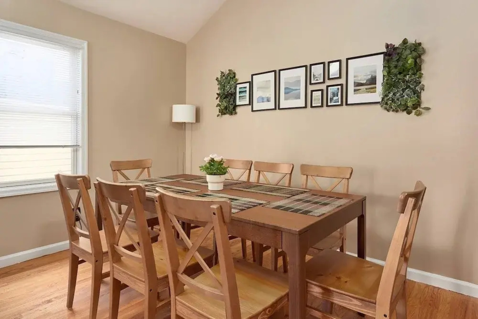 Huge Modern Home 20 mins to NYC