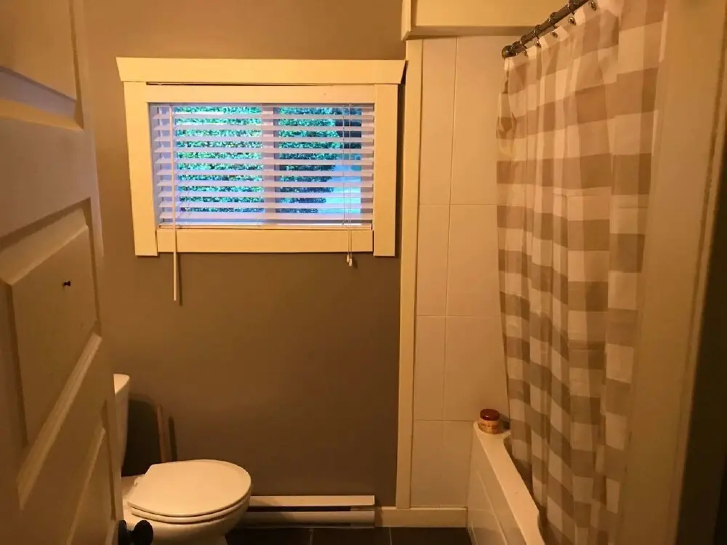 4 B/R Oceanfront Home - Estate Property Hot Tub/ Stairs to Beach