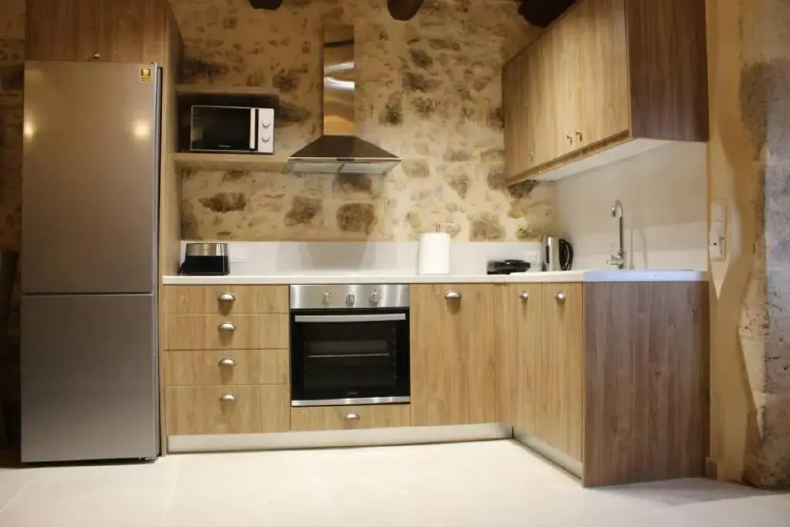 Stone Villa with swimming pool-BBQ!