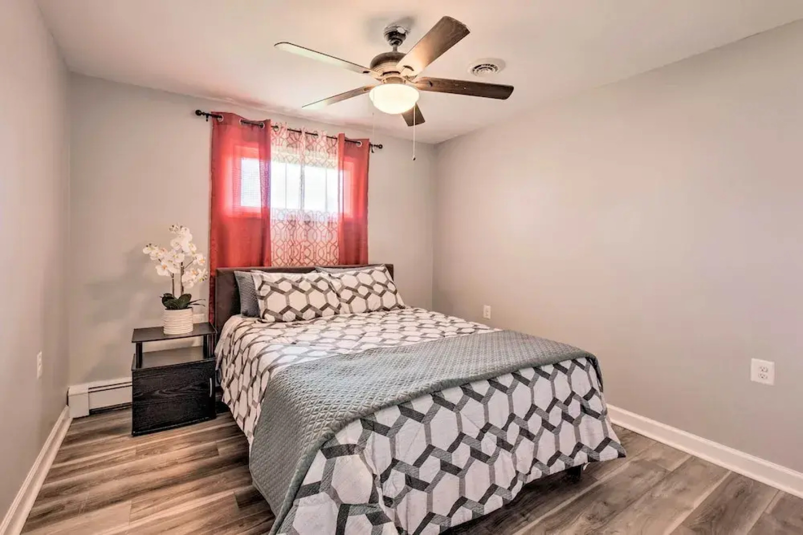 Updated Home w/ Pool Table ~ 4 Mi to Hershey!