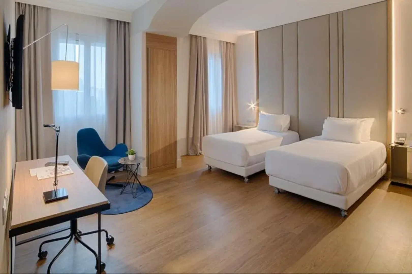 Отель NH Bologna de la Gare