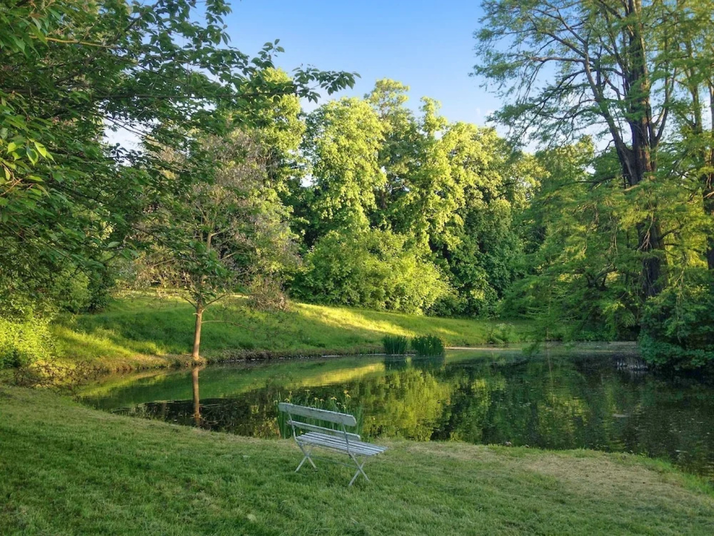 Beautiful Poissy Family Home With 5 Bedrooms, Large Garden and own Pon