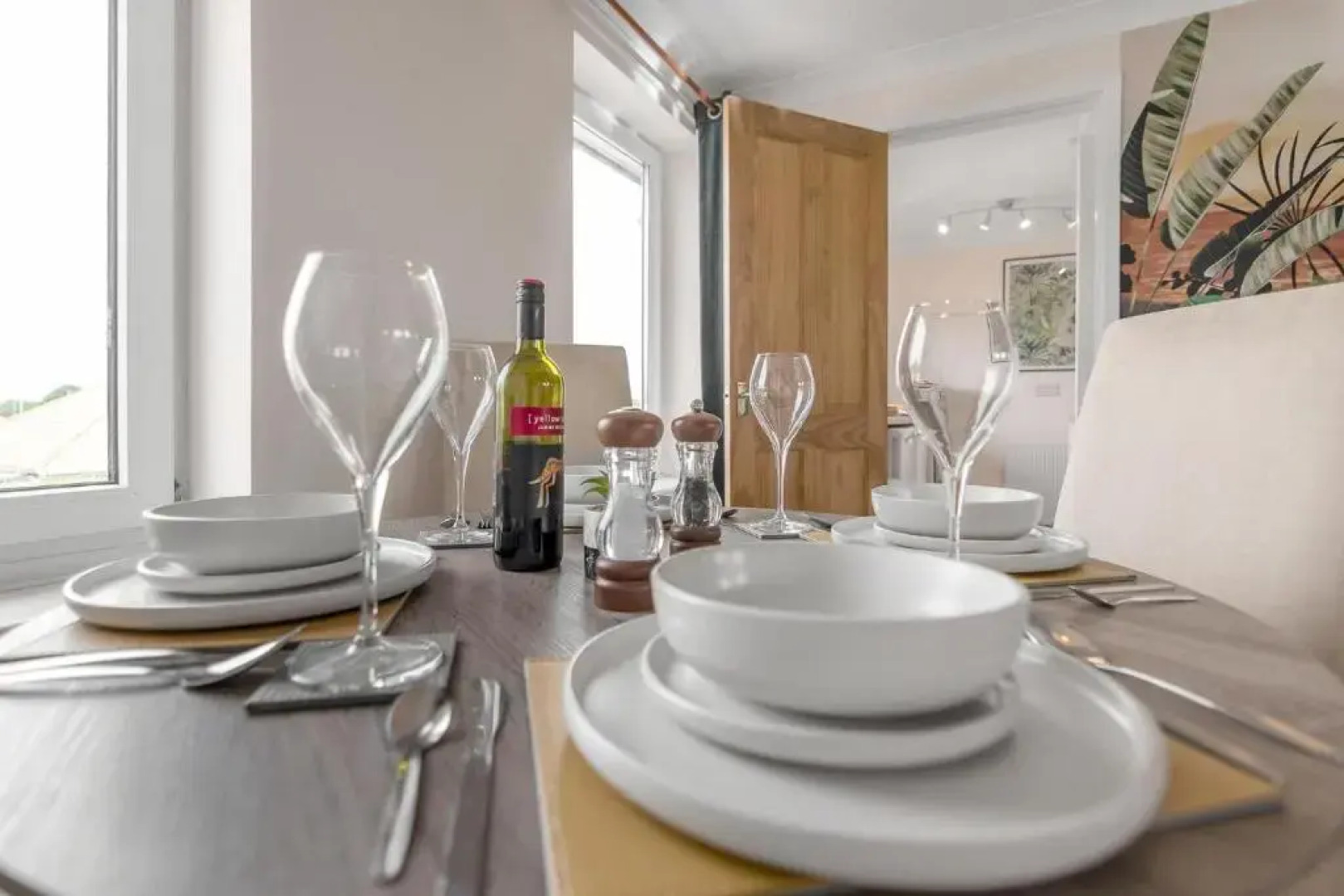 Reepham Rest - 2 Bedroom, Free Parking, 390 Mbps Wifi, Netflix, Fully Equipped kitchen - Ginger & Gold ltd