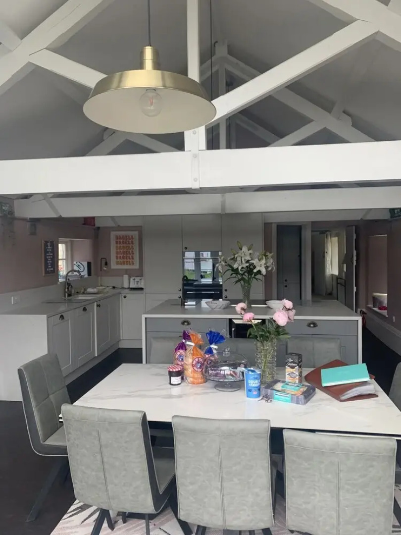 Stylish 5-bed Coach House in Badgworth