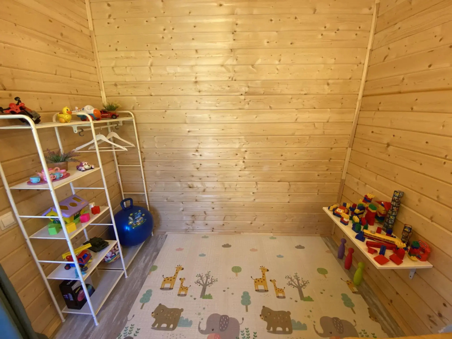 Уютный двухэтажный дом