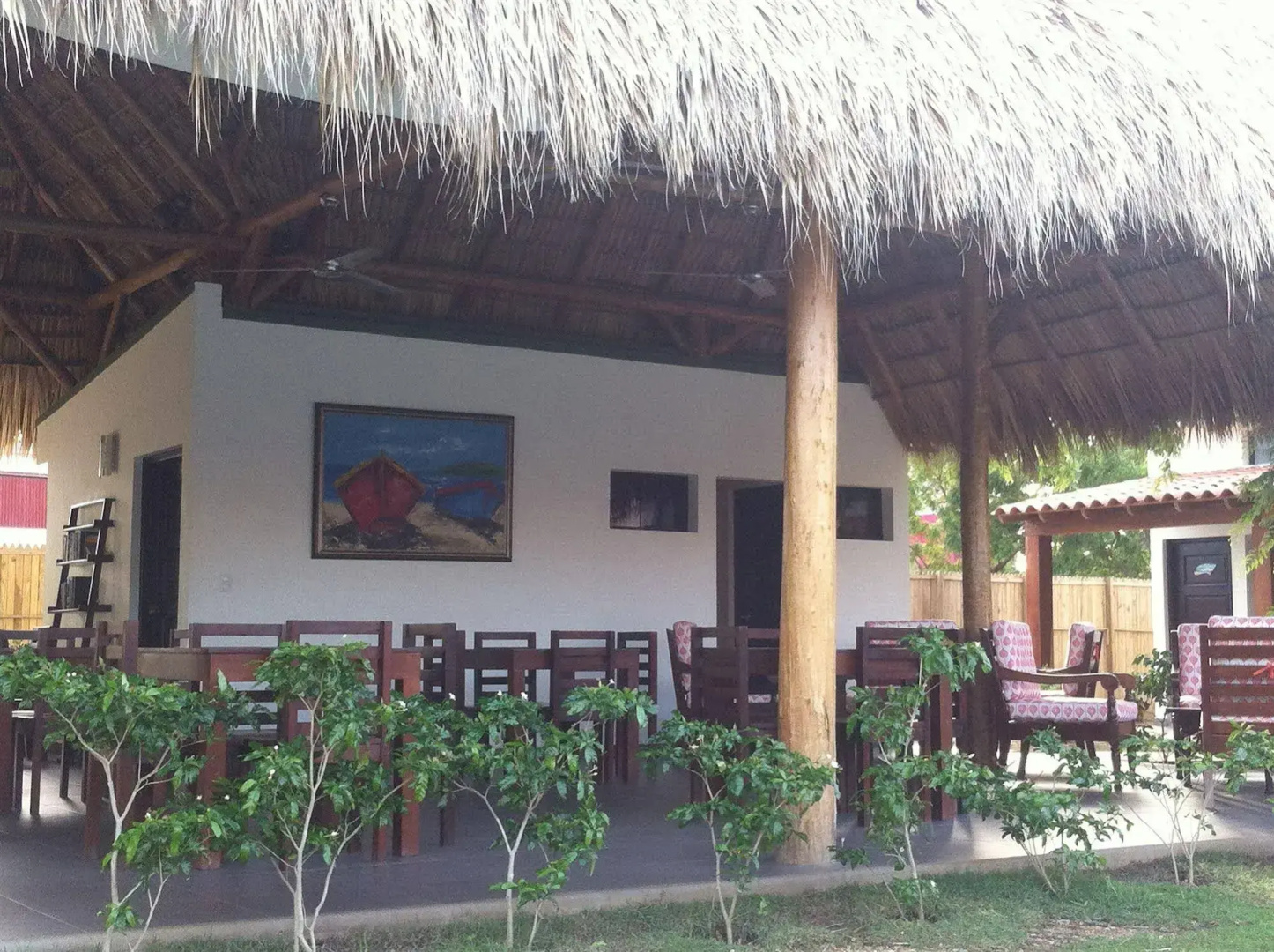 Machele' s Place Beachside Hotel & Pool