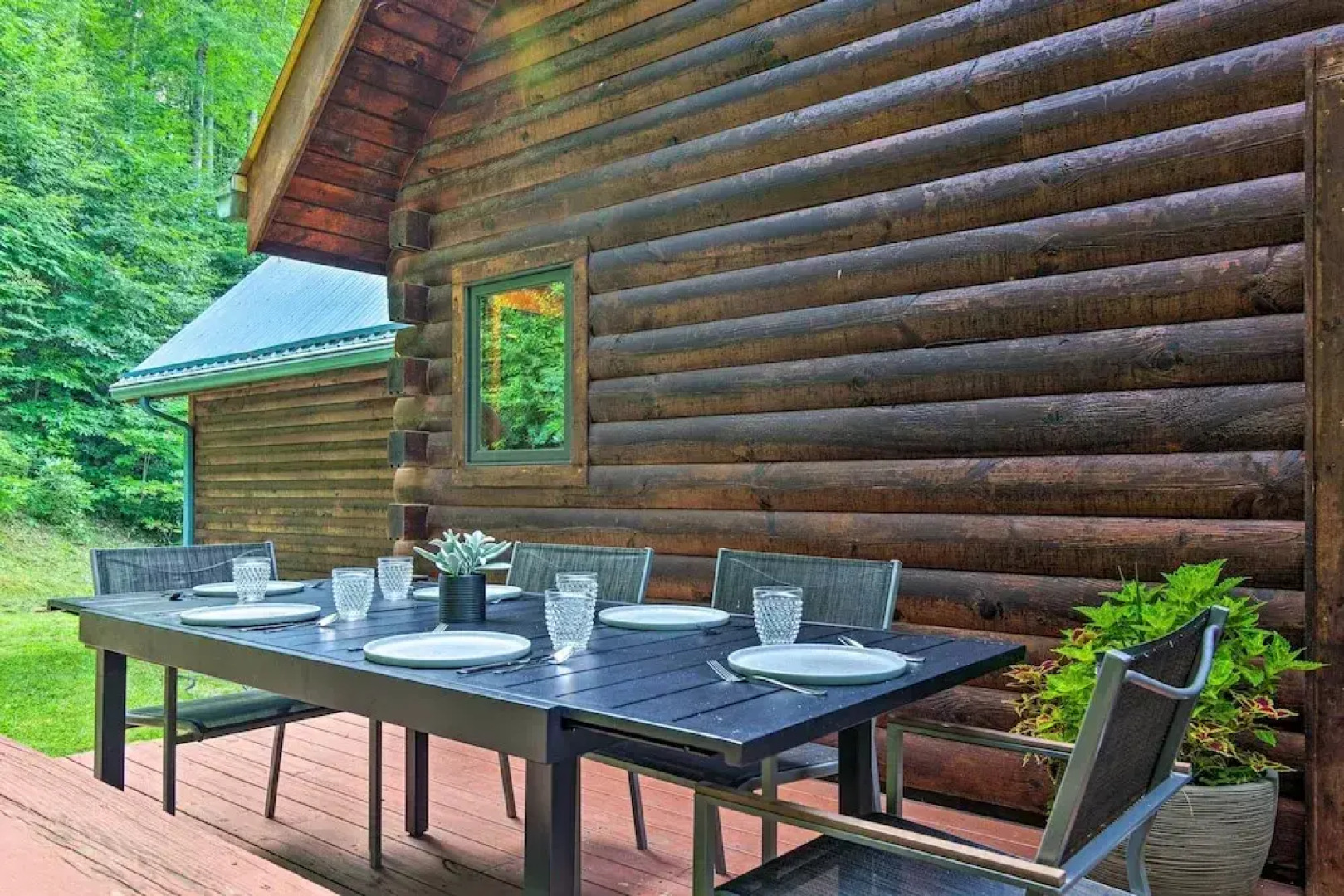 7 Mi to Ski Slopes: Mars Hill Cabin w/ Hot Tub!