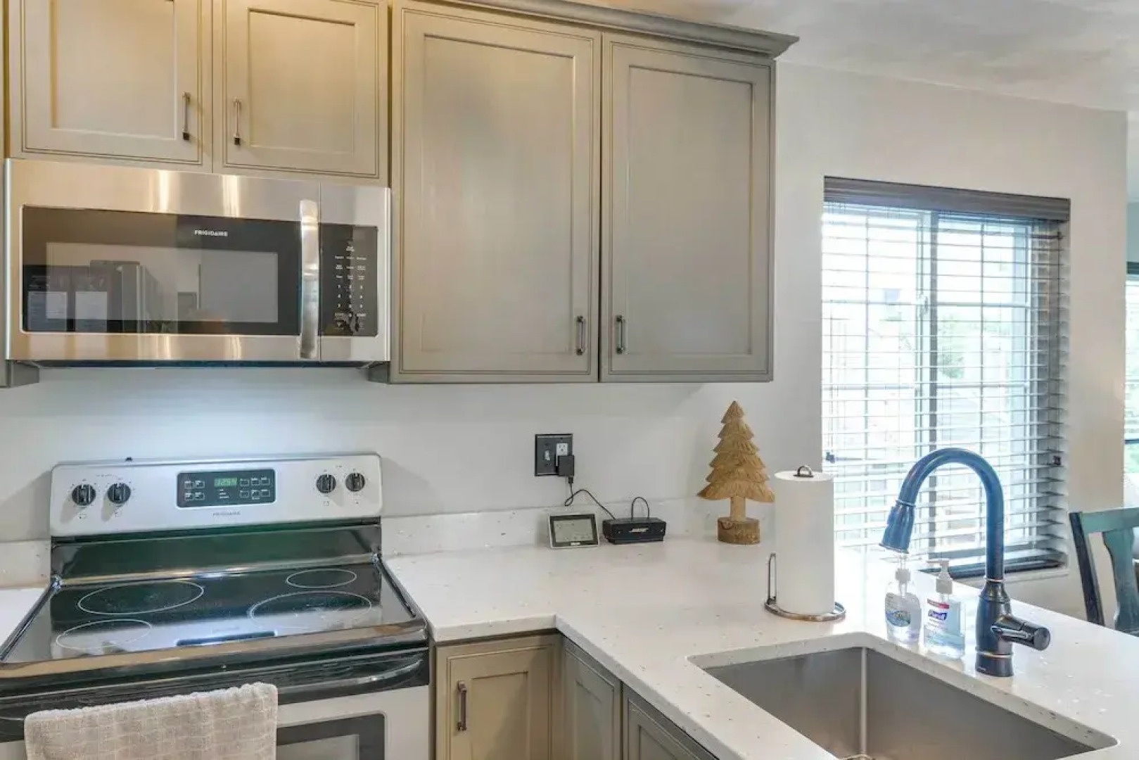 Somerset Townhome w/ Deck < 2 Mi to Ski Lift!