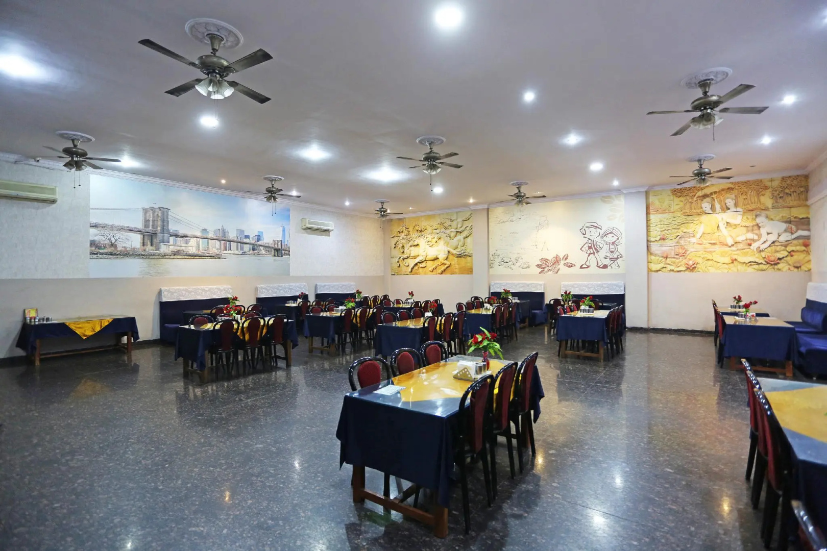 Townhouse OAK Hotel MP Inn