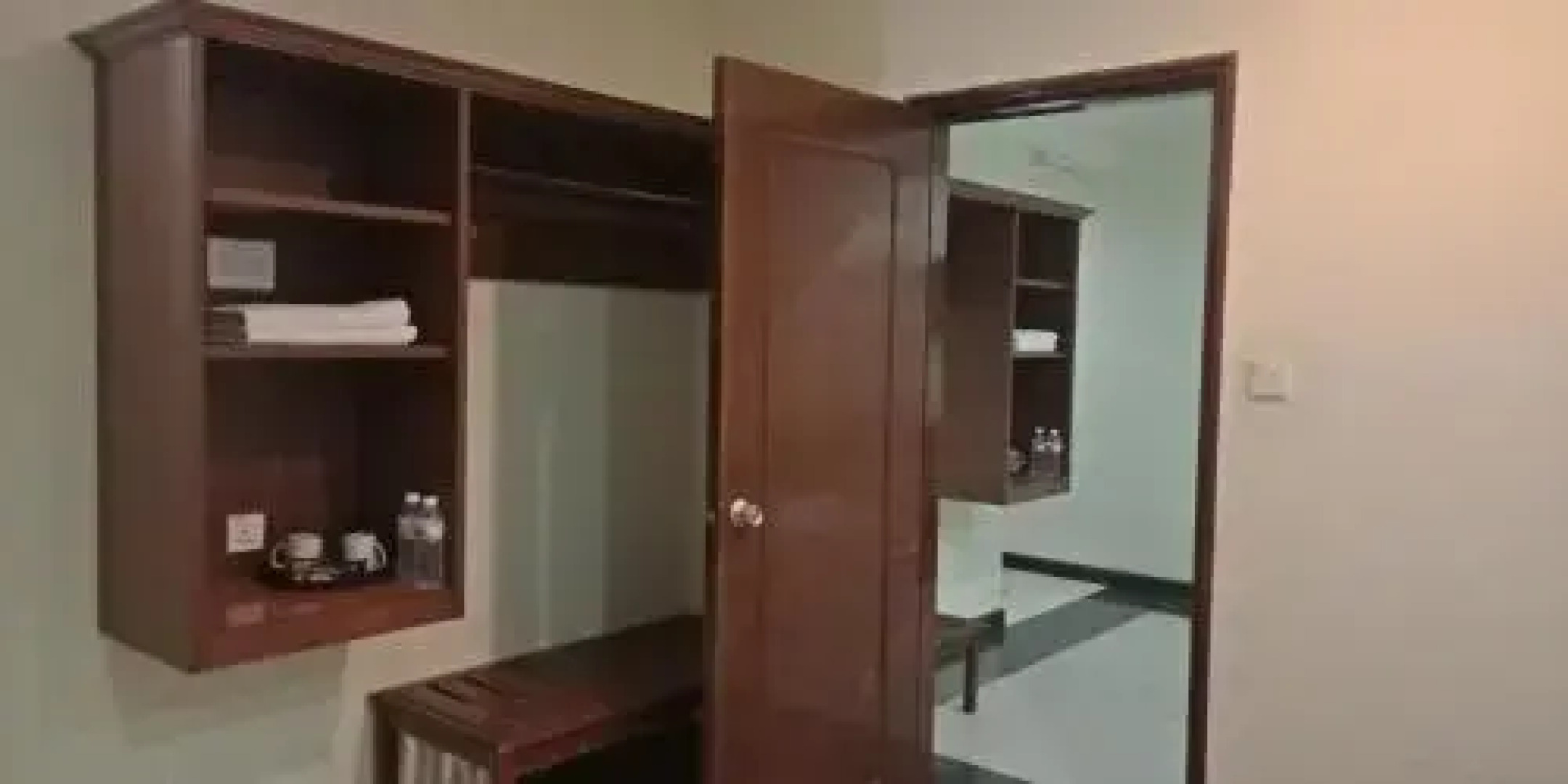 The Upper Deck Hotel