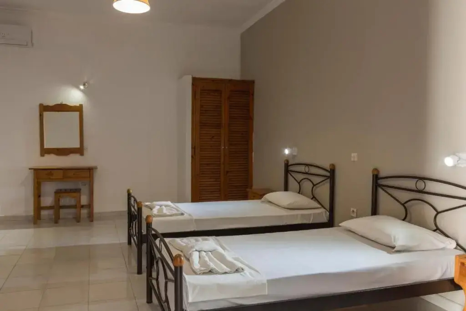 Отель Quayside Village Hotel — Adults Only