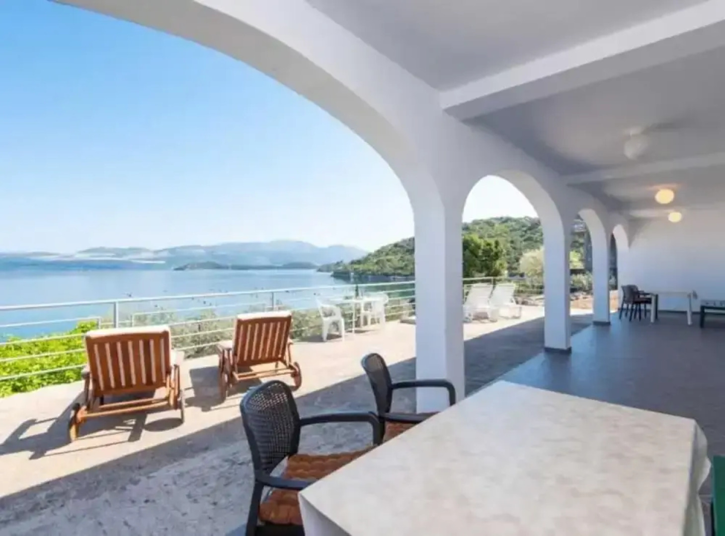 Spacious and Cozy Seafront Apartments