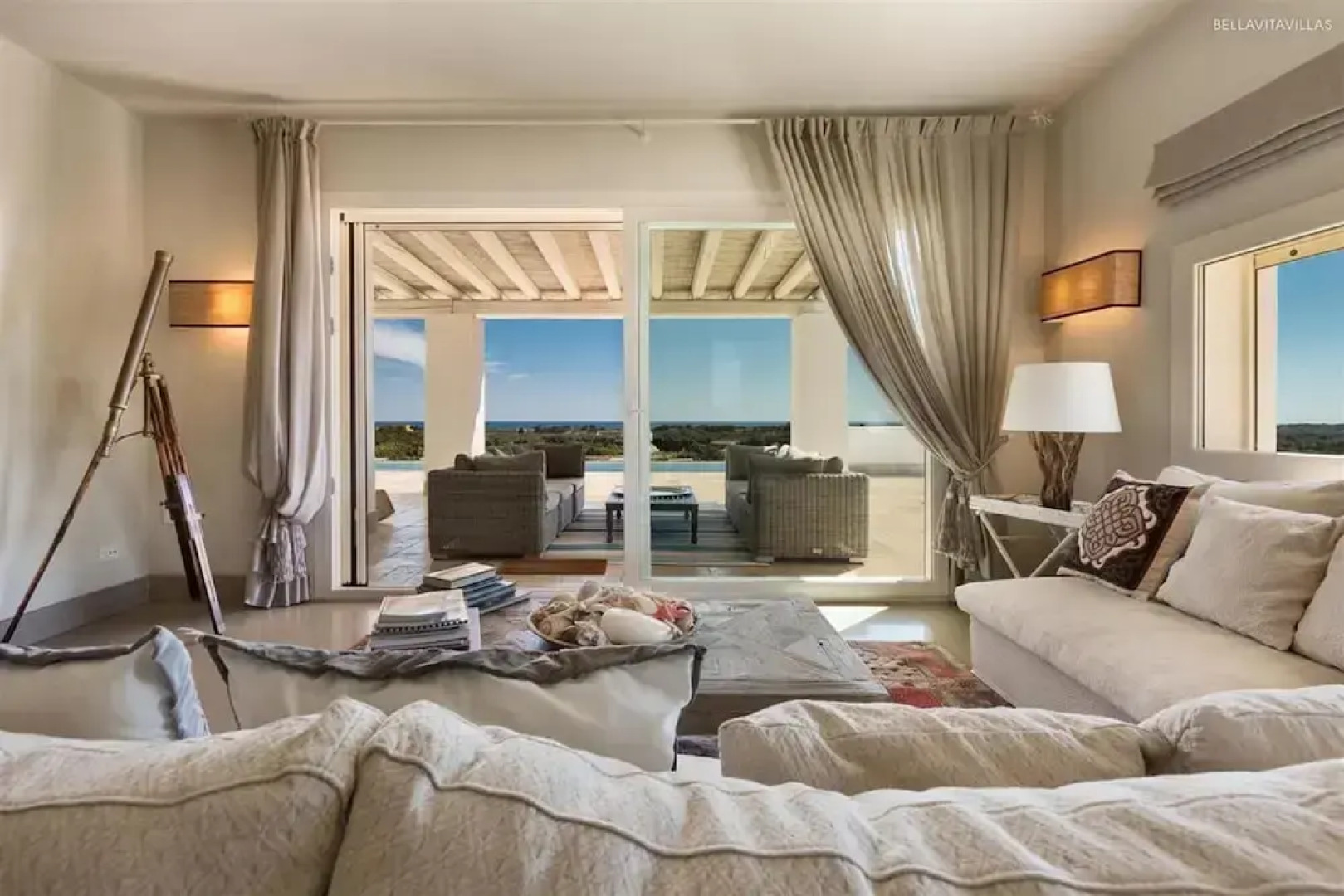 246 Villa Extralusso con Piscina a Manduria