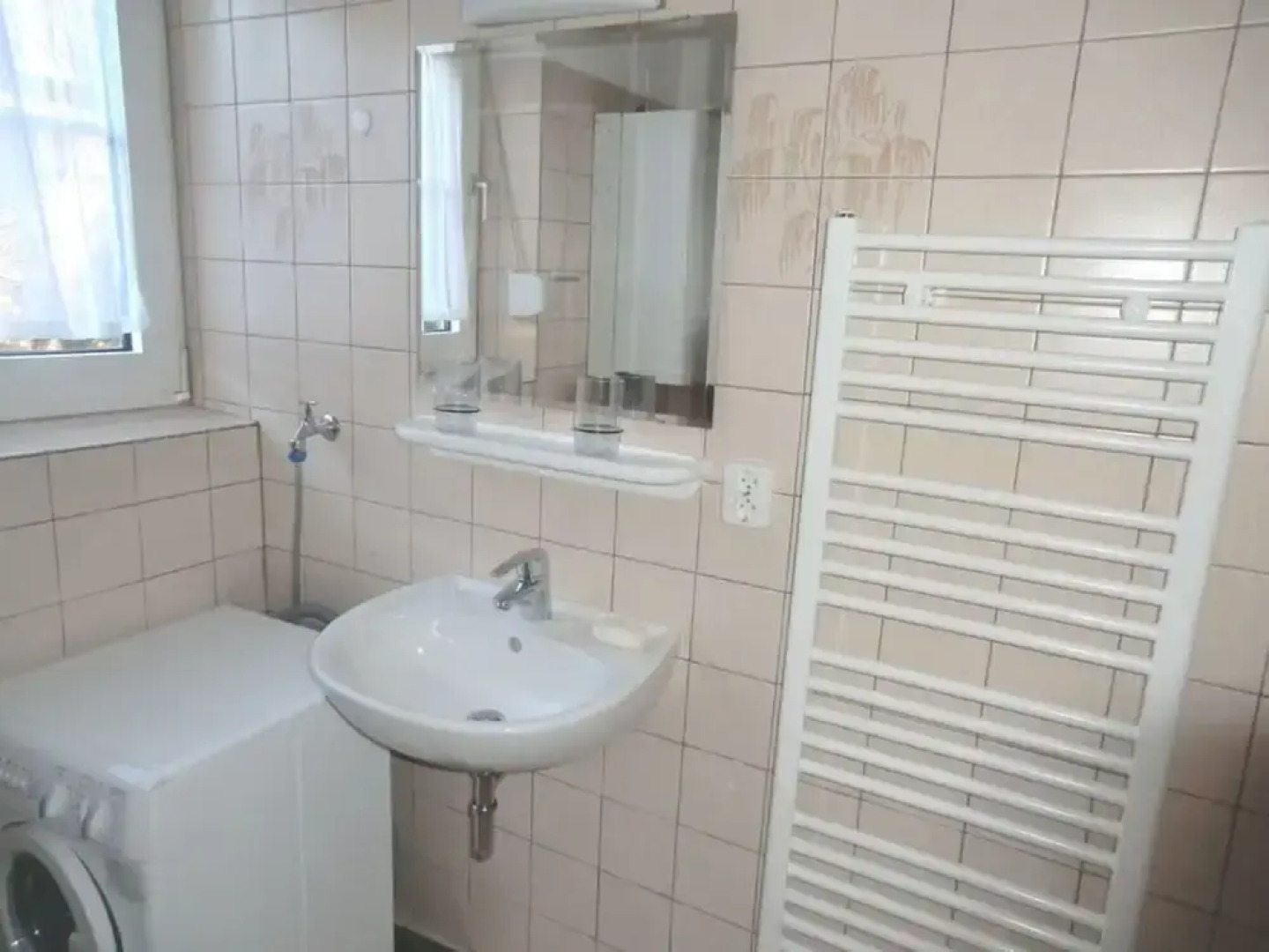 Dyke Space 50 m to the Beach sea