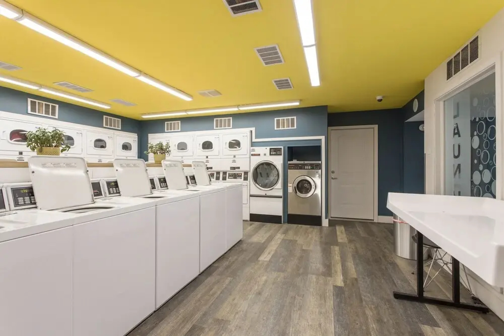 The Relaxing Lakeside Suites