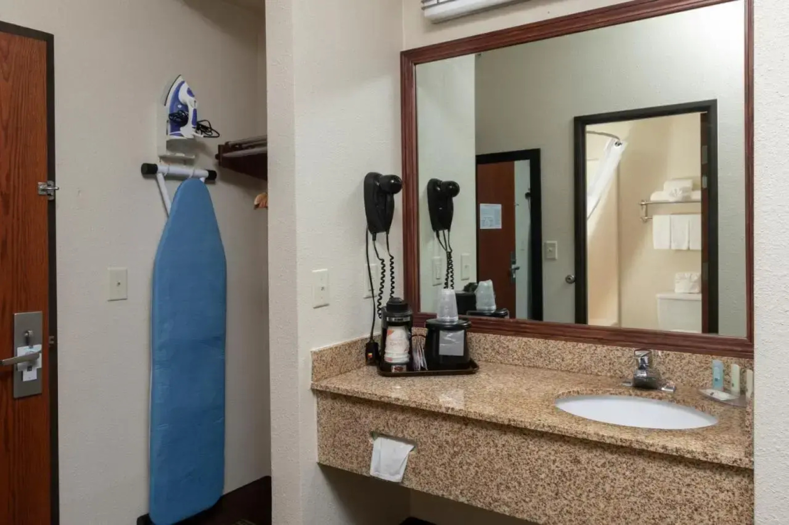 Americas Best Value Inn & Suites