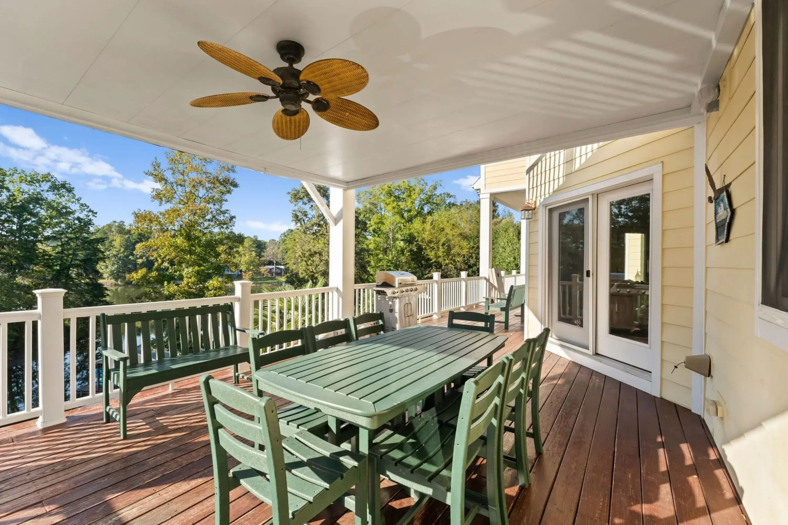 Lakefront 6bdr, Priv Dock, Game Room, Firepit Jake's Lake House by Avantstay