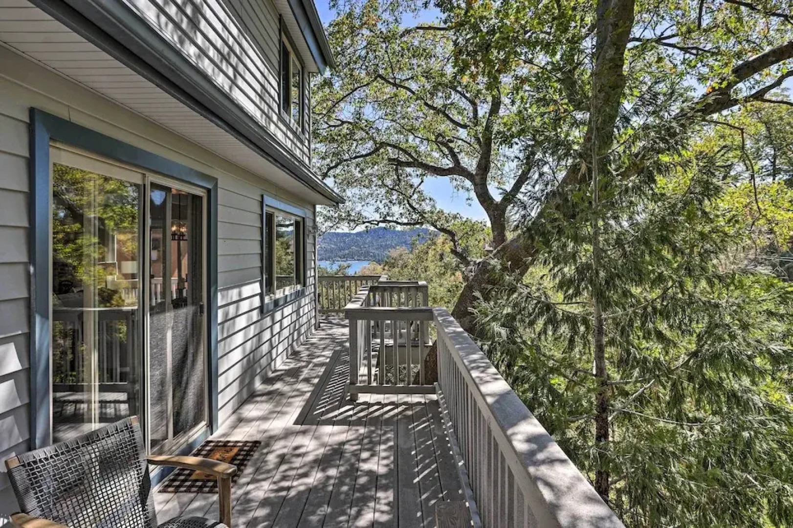 Arrowhead Retreat w/ Luxe Furnishings & Lake Views