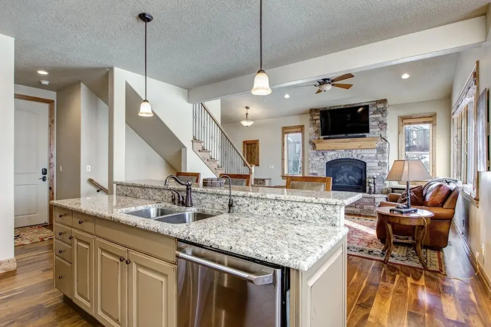 3br W/ Balconies, Hot Tub & Views - Near Gondola 3 Bedroom Townhouse