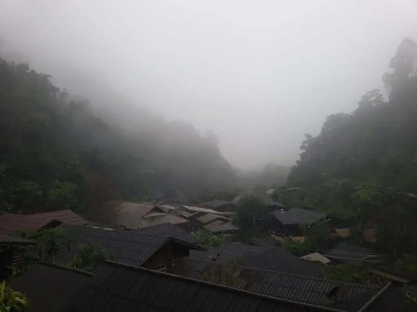 清迈湄康蓬胡安伯格哈格酒店(Maekampong Huean Bog Hug Chiangmai)