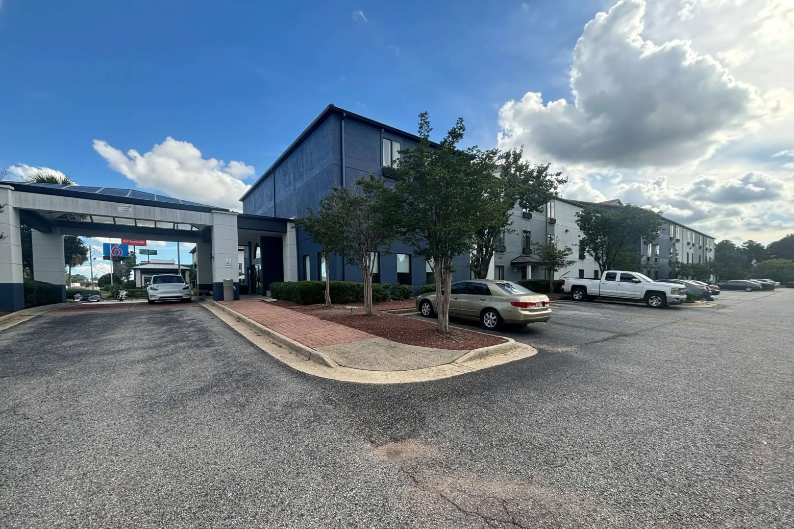 Quality Inn & Suites at Airport Blvd I-65