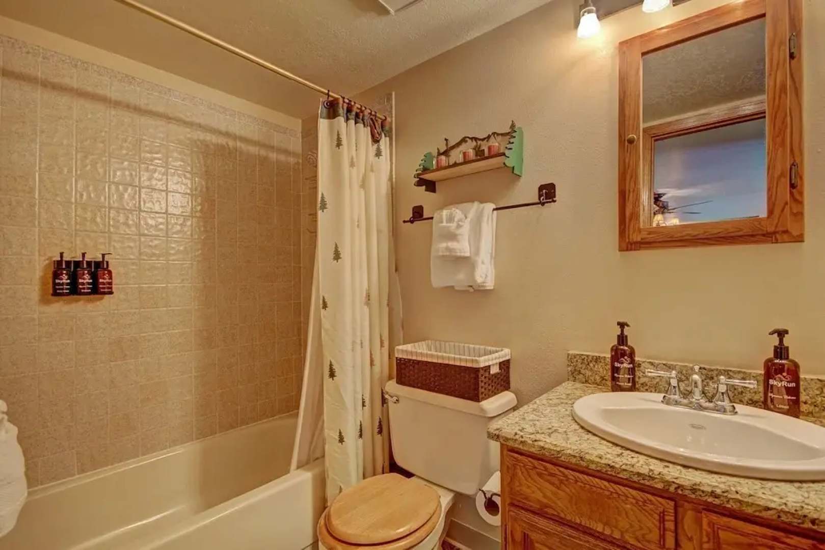 AA402 Buffalo Village 3 Br condo by RedAwning