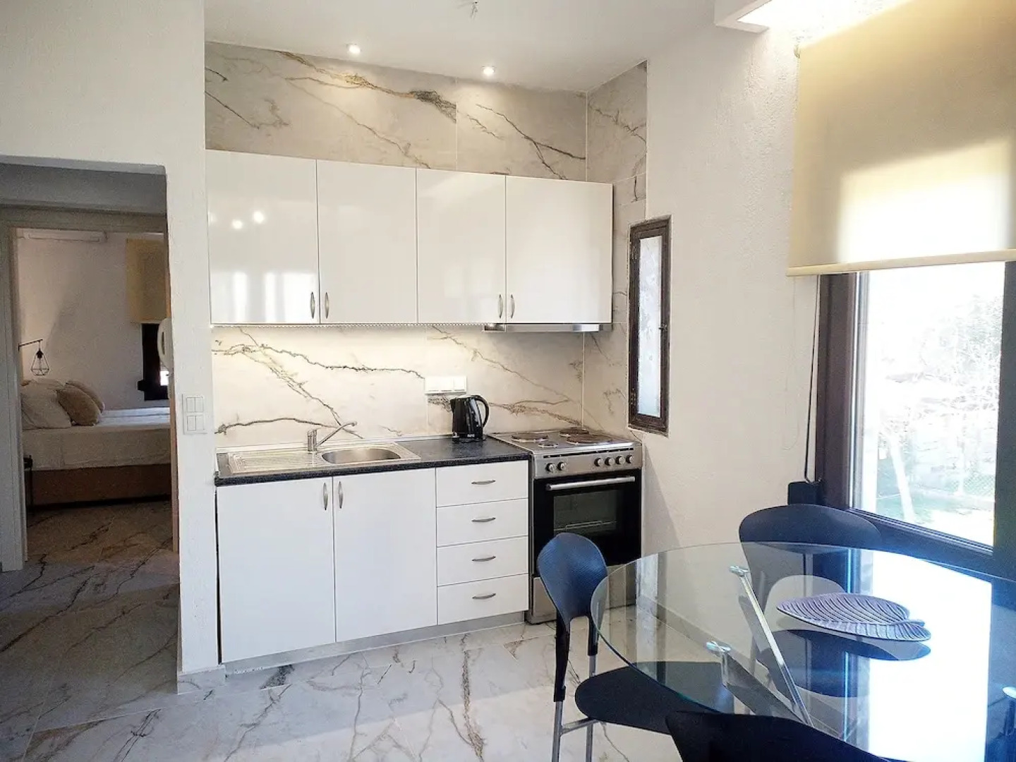 Salonikiou Beach Deluxe Apartments