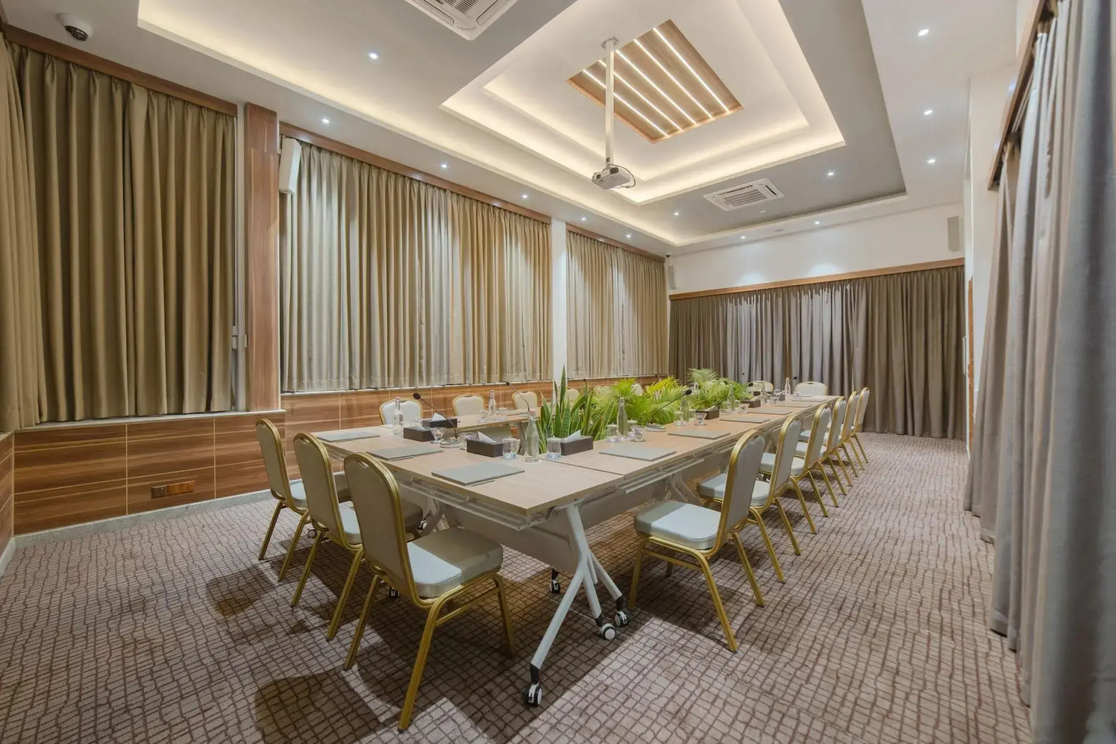 Отель Samann Host