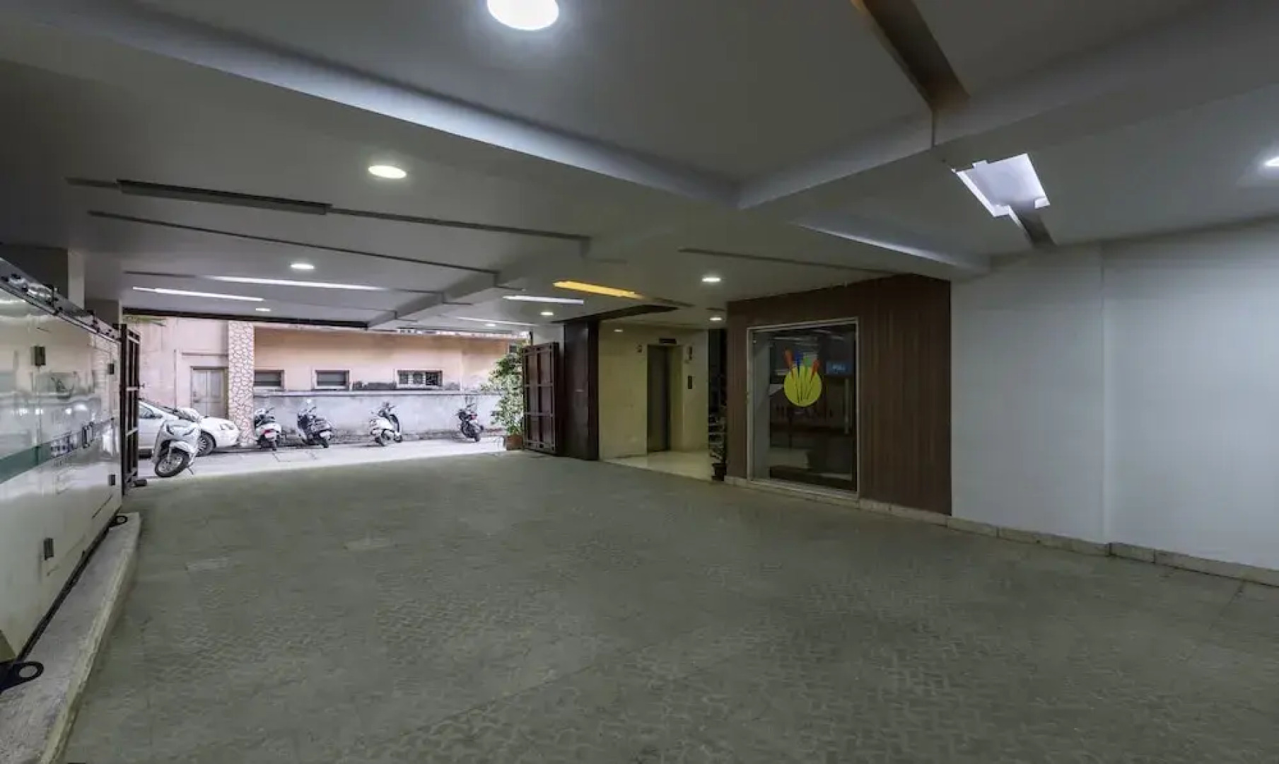 Itsy Hotels Hiland Suites