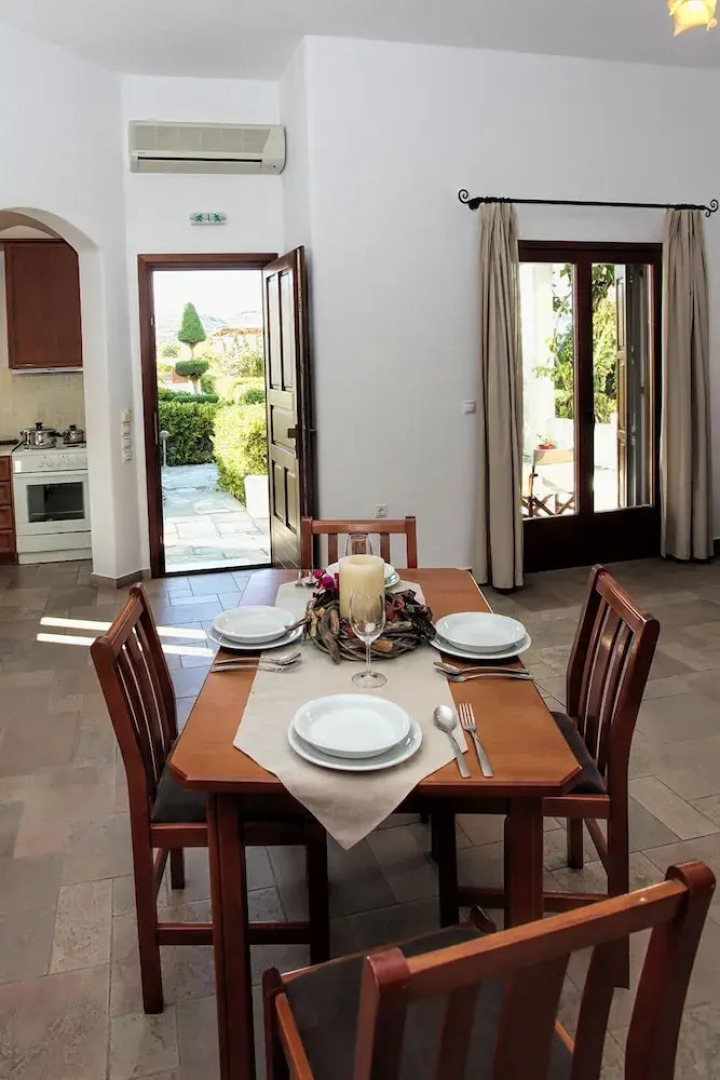 Anemonisia Skyrian Living