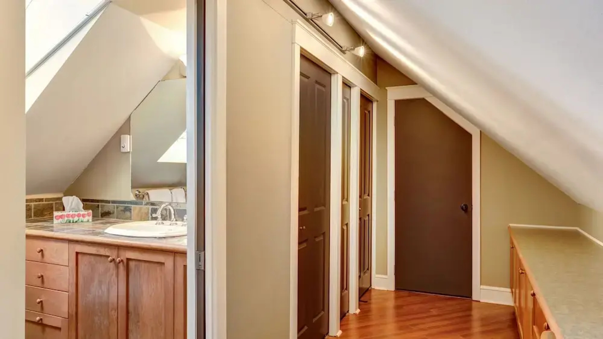 Parker by the Sea - Quaint Apartment with Beach Access