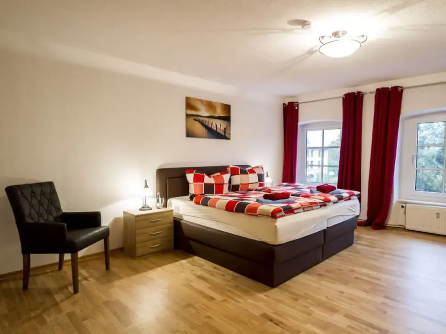 Courtyard View - Manor by the Lake