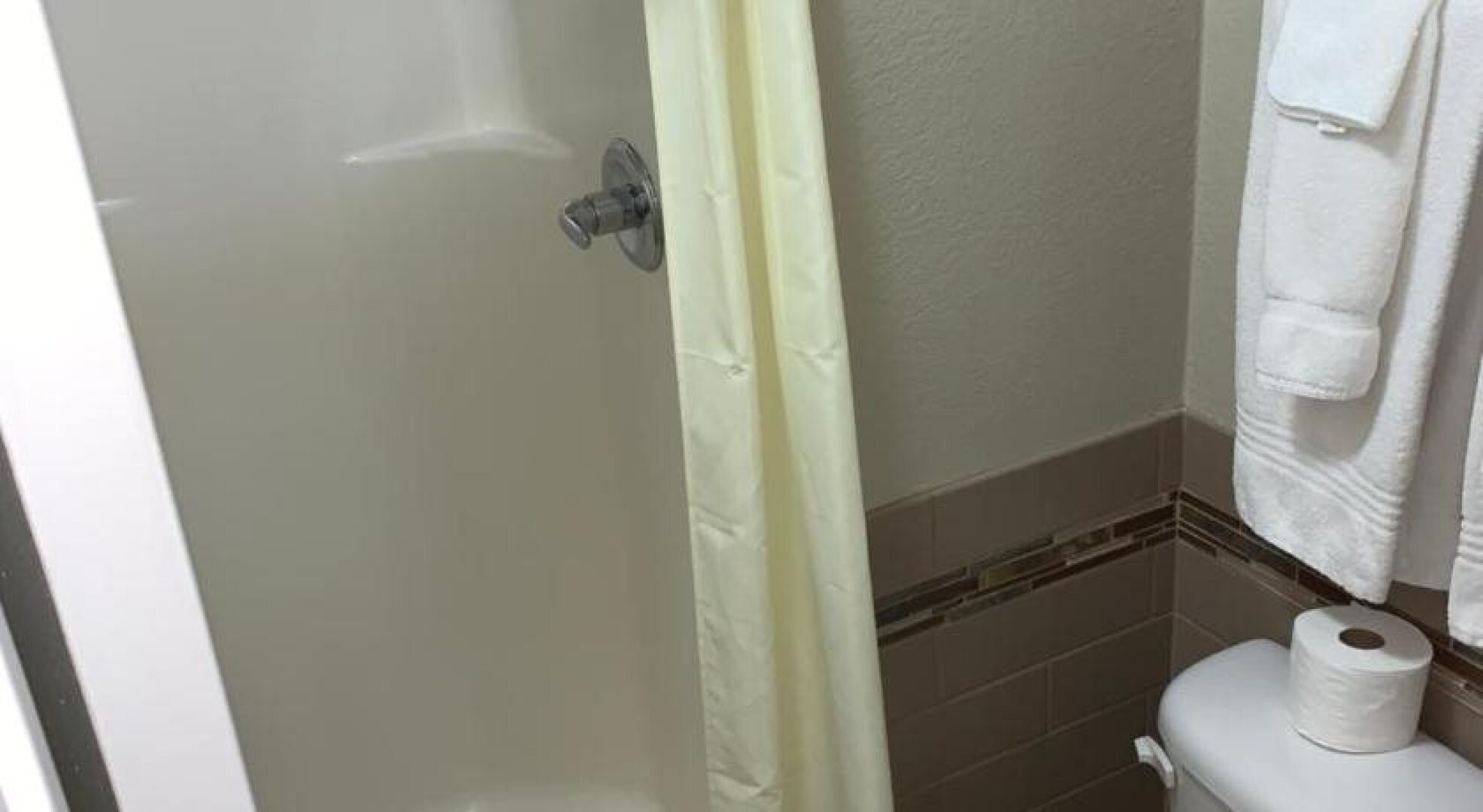 LuLus Sleep Ezze Motel