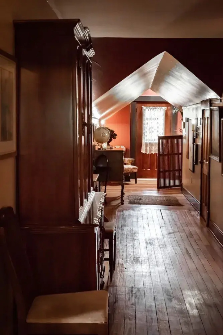 The Rusted Poppy Inn