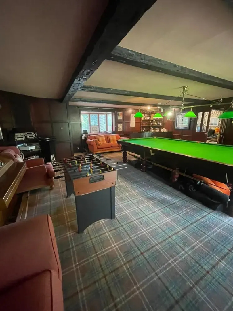 Remarkable 8 Bed Family House Sleeping 16 w/ Pool