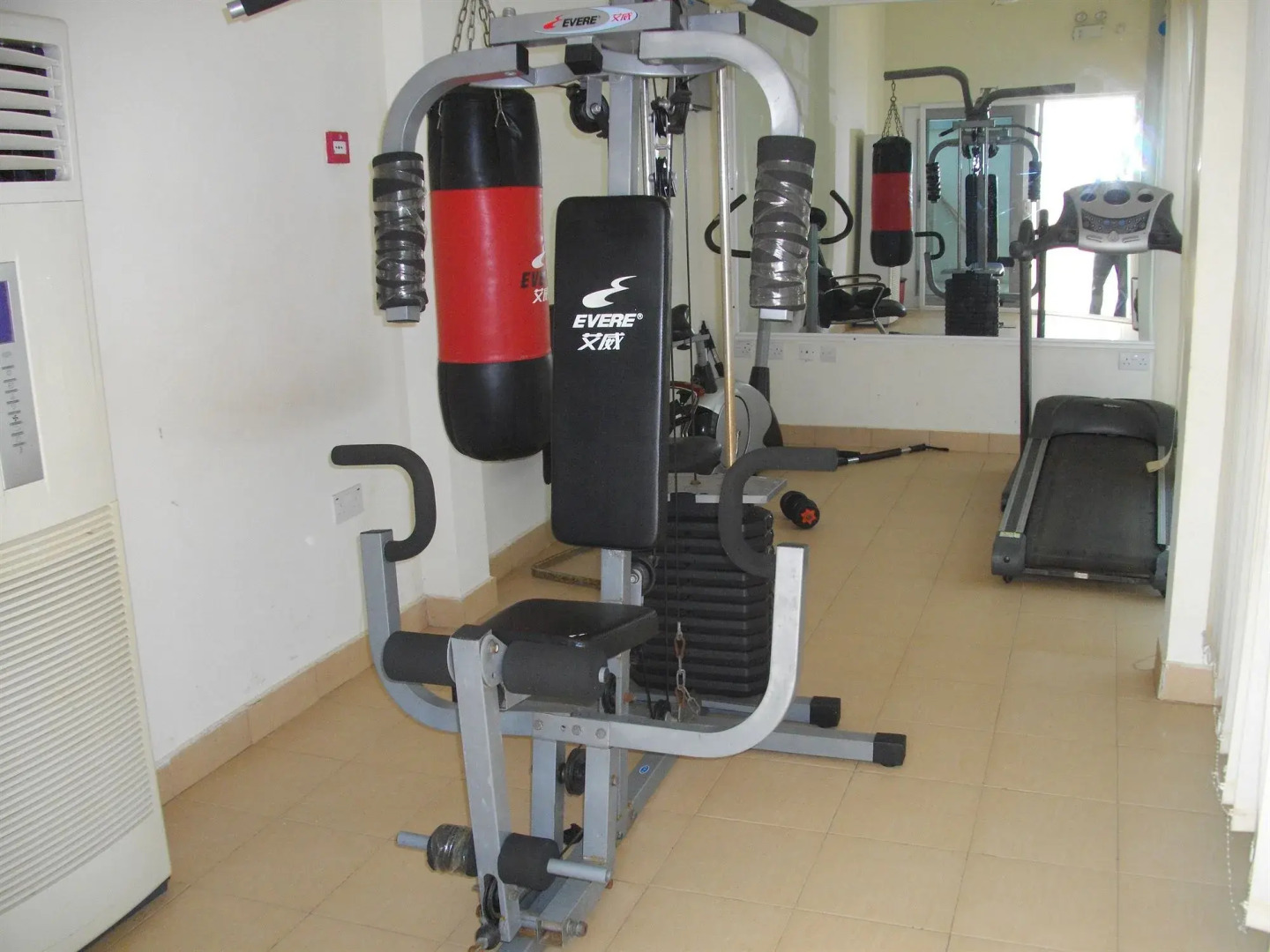 De Holiday Beach Hotel