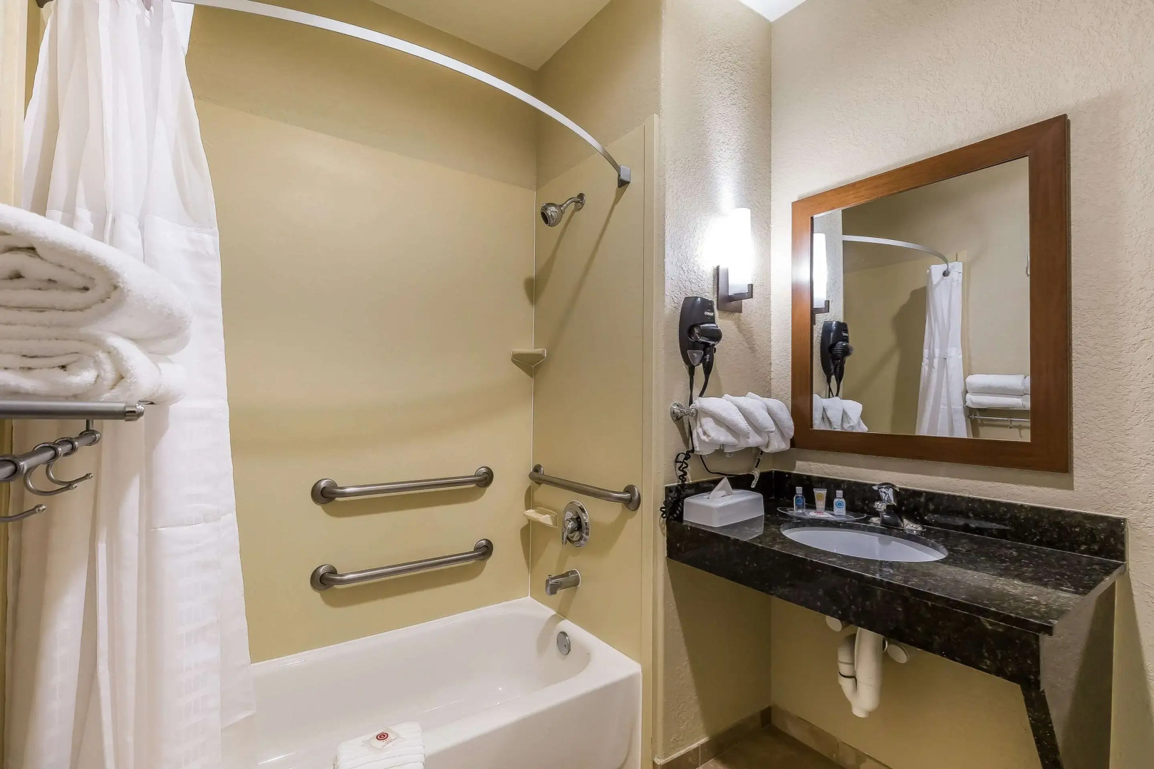 Comfort Suites Houston IAH Airport - Beltway 8