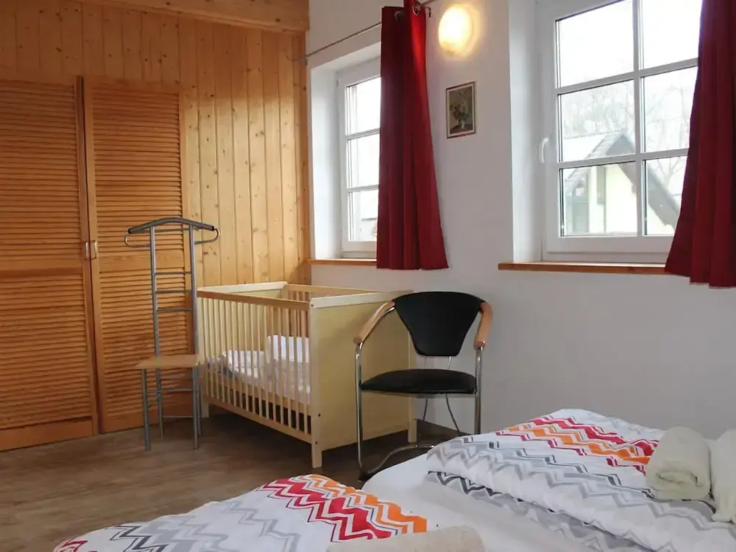 Allergy Friendly Holiday Home near Beach with Lake View