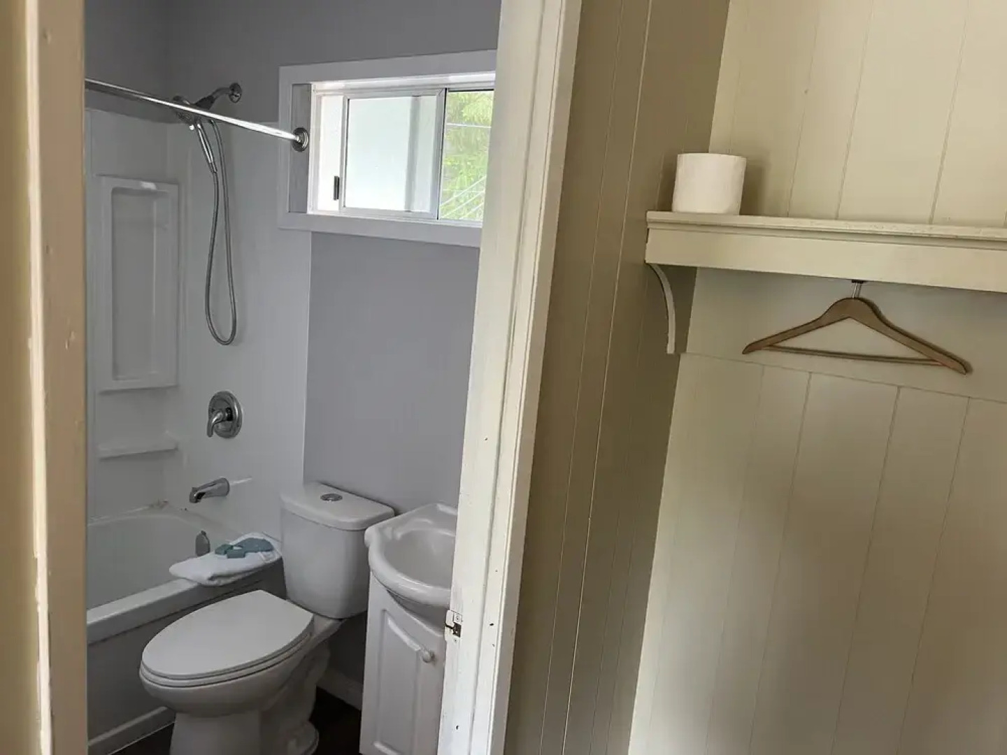 Pioneer Inn by the River