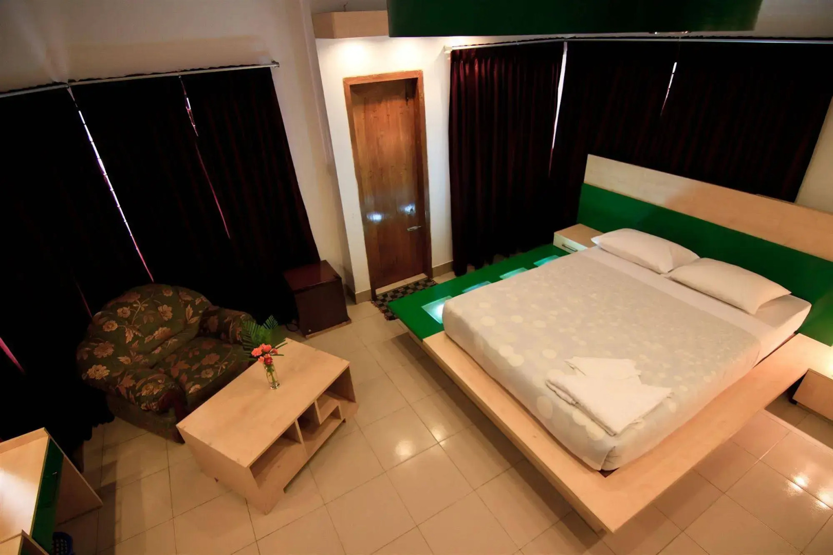 Hotel Tropical Daisy