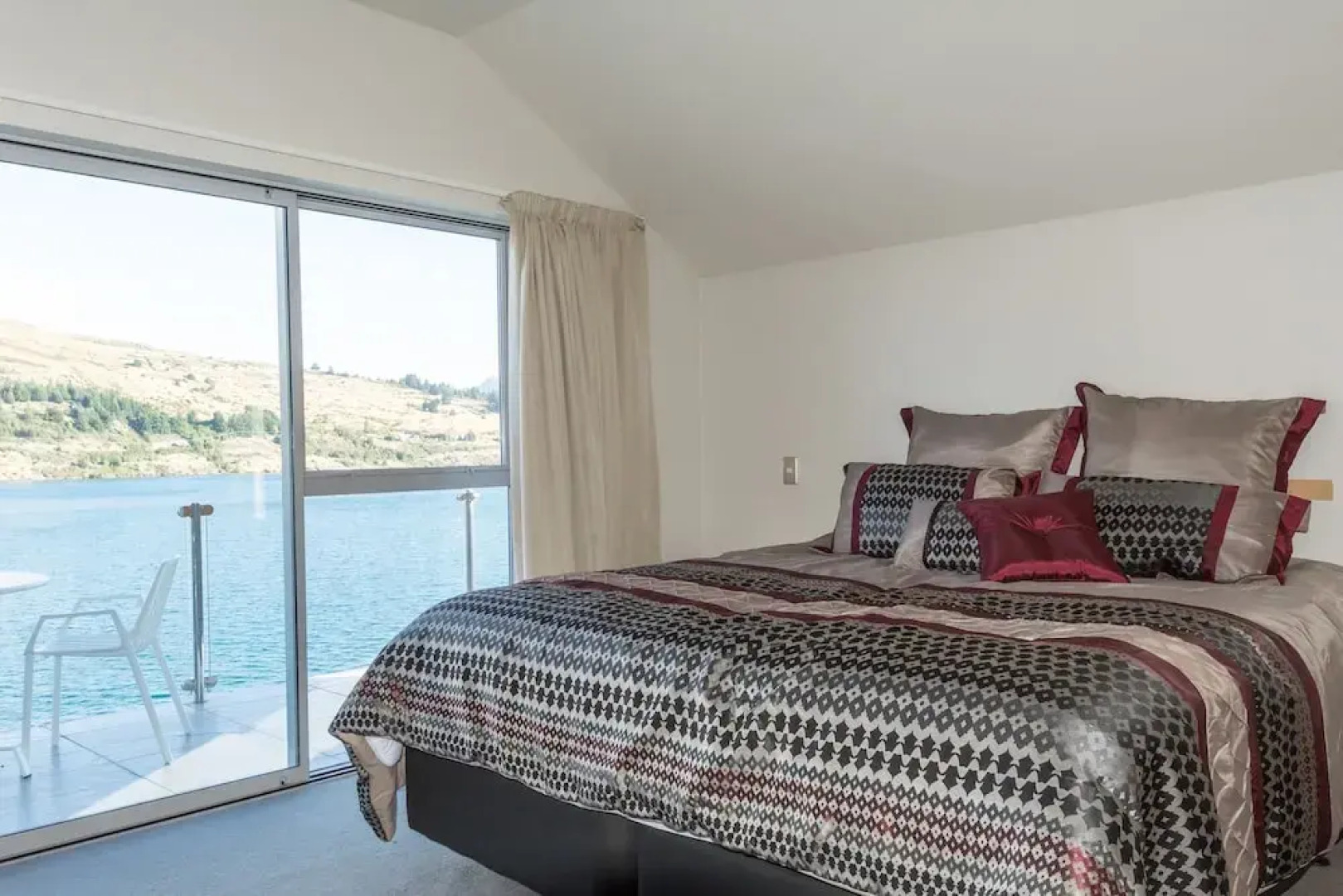 Luxury Lakefront Villas Queenstown