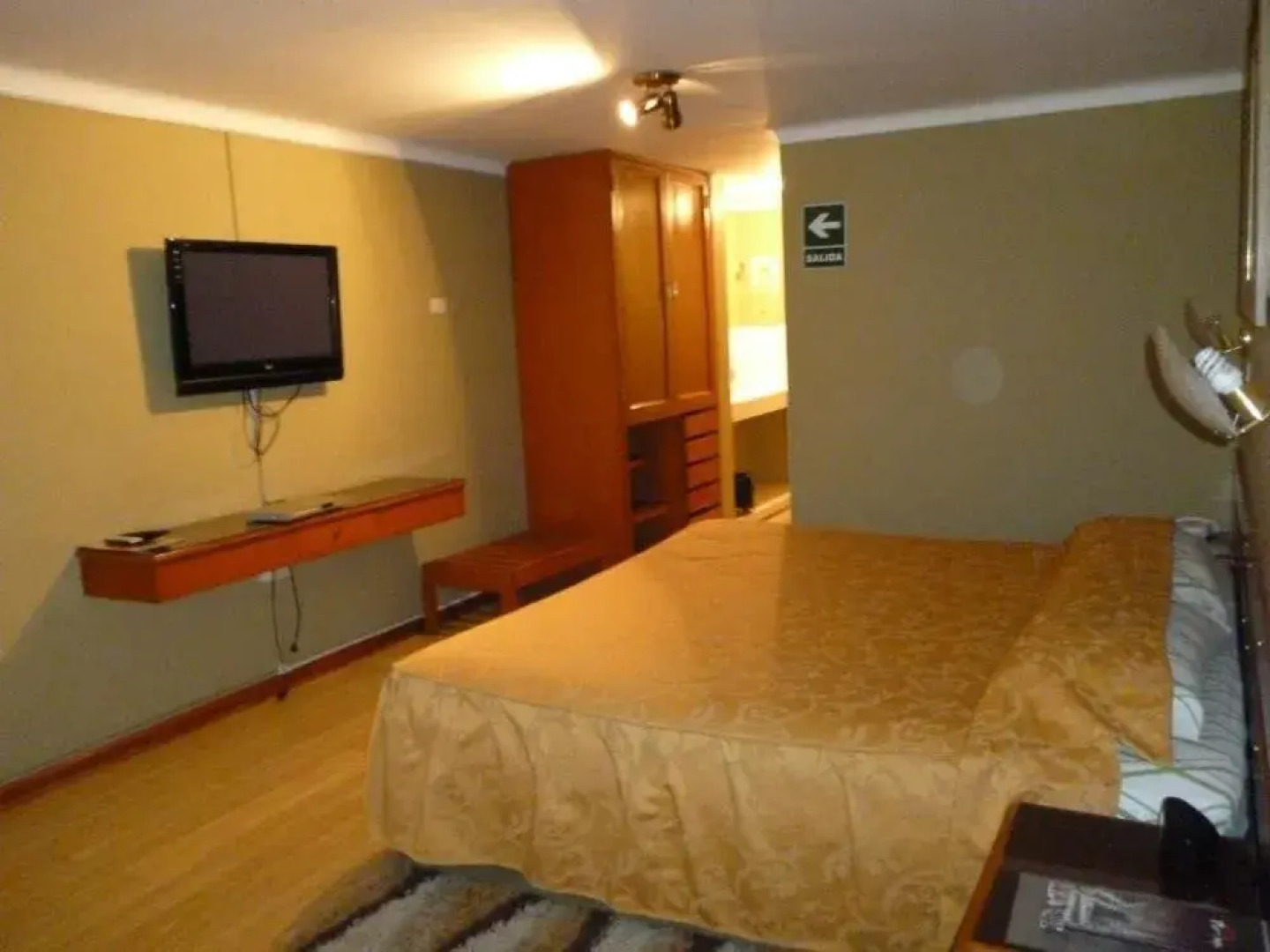 Hotel Holiday Suites