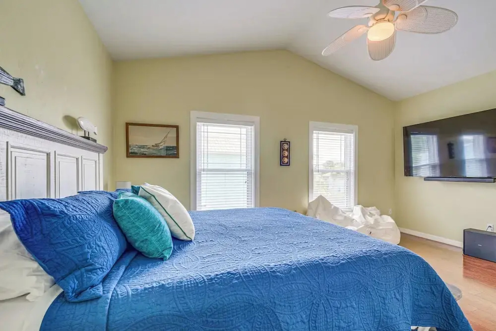 Steps to Beach: Waterfront Cedar Key Home!